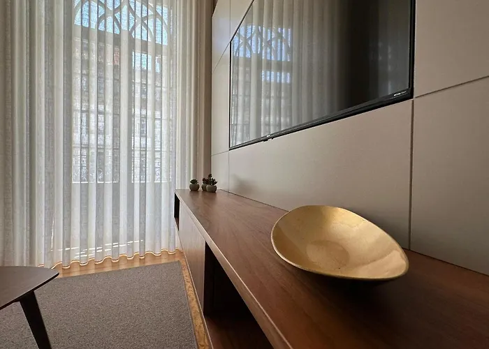 Lit - Clerigos * פורטו