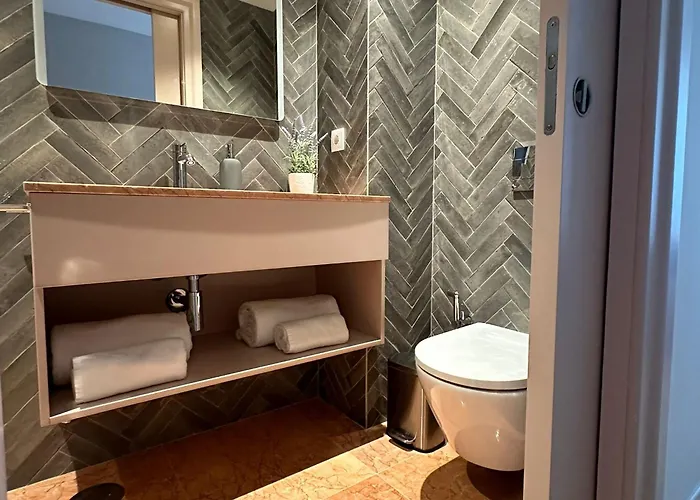 Lit - Clerigos Apartman *